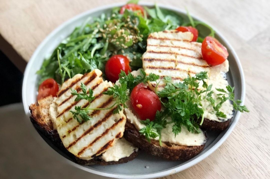 halloumitartine_cafeoberkampf_paris_healthymealinparis